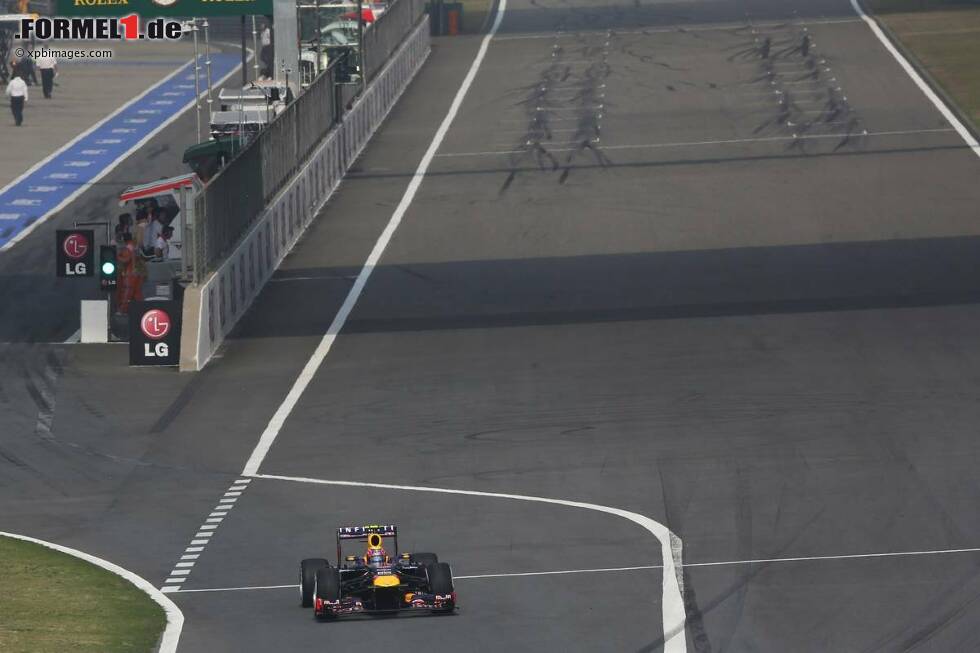 Foto zur News: Mark Webber (Red Bull) fährt dem Feld hinterher