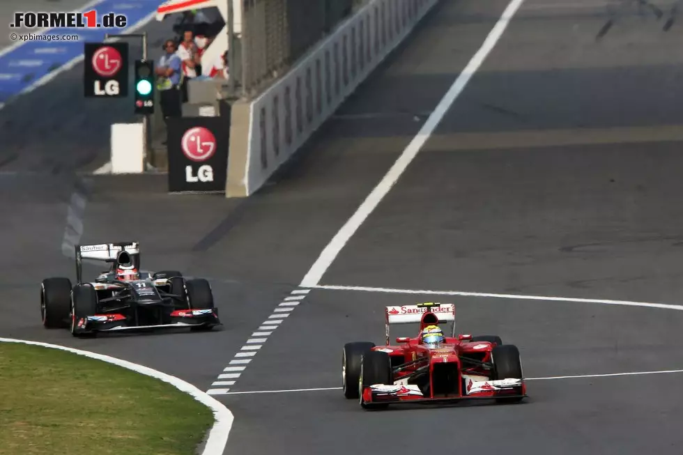 Foto zur News: Felipe Massa (Ferrari) und Nico Hülkenberg (Sauber)