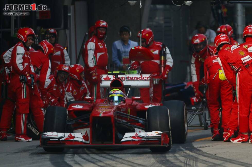 Foto zur News: Felipe Massa (Ferrari) beim Boxenstopp