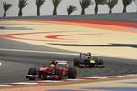 Gallerie: Felipe Massa (Ferrari) vor Sebastian Vettel (Red Bull)