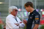 Foto zur News: Bernie Ecclestone und Sebastian Vettel (Red Bull)