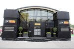 Foto zur News: Das Motorhome von Pirelli