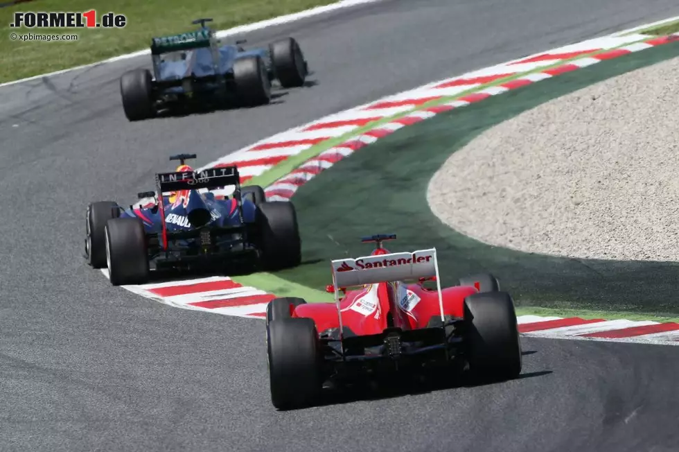 Foto zur News: Nico Rosberg (Mercedes), Sebastian Vettel (Red Bull) und Fernando Alonso (Ferrari)