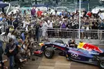 Foto zur News: Sebastian Vettel (Red Bull) und Sebastien Ogier (Volkswagen)