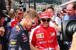 Foto zur News: Gut gelaunt am freien Tag: Sebastian Vettel (Red Bull) und Fernando Alonso (Ferrari)