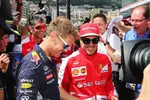 Foto zur News: Gut gelaunt am freien Tag: Sebastian Vettel (Red Bull) und Fernando Alonso (Ferrari)