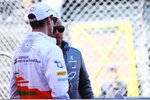 Foto zur News: Adrian Sutil (Force India) und Lewis Hamilton (Mercedes)