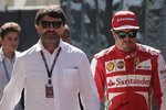 Foto zur News: Fernando Alonso (Ferrari) mit seinem Manager Luiz Garcia Abad