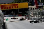 Foto zur News: Nico Rosberg (Mercedes) vor Sebastian Vettel und Mark Webber (Red Bull)
