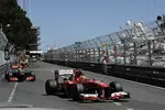 Gallerie: Fernando Alonso (Ferrari) vor Jenson Button (McLaren)