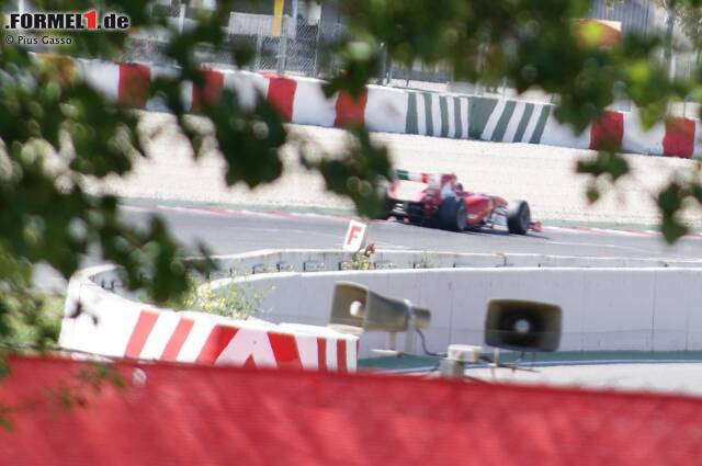 Foto zur News: Geheimer Ferrari-Reifentest in Barcelona, abfotografiert von einem "Spion" außerhalb der Strecke