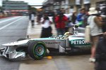 Foto zur News: Nico Rosberg (Mercedes) fährt aus der Box