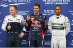 Foto zur News: Die zufriedenen Drei nach dem Qualifyign: Valtteri Bottas (Williams), Sebastian Vettel (Red Bull) und Lewis Hamilton (Mercedes)