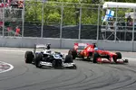 Foto zur News: Valtteri Bottas (Williams) und Fernando Alonso (Ferrari)