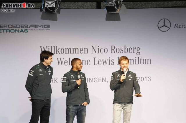 Foto zur News: Toto Wolff, Lewis Hamilton und Nico Rosberg (Mercedes)