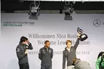 Foto zur News: Toto Wolff, Lewis Hamilton und Nico Rosberg (Mercedes)