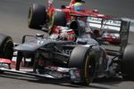 Foto zur News: Nico Hülkenberg (Sauber) vor Felipe Massa (Ferrari)