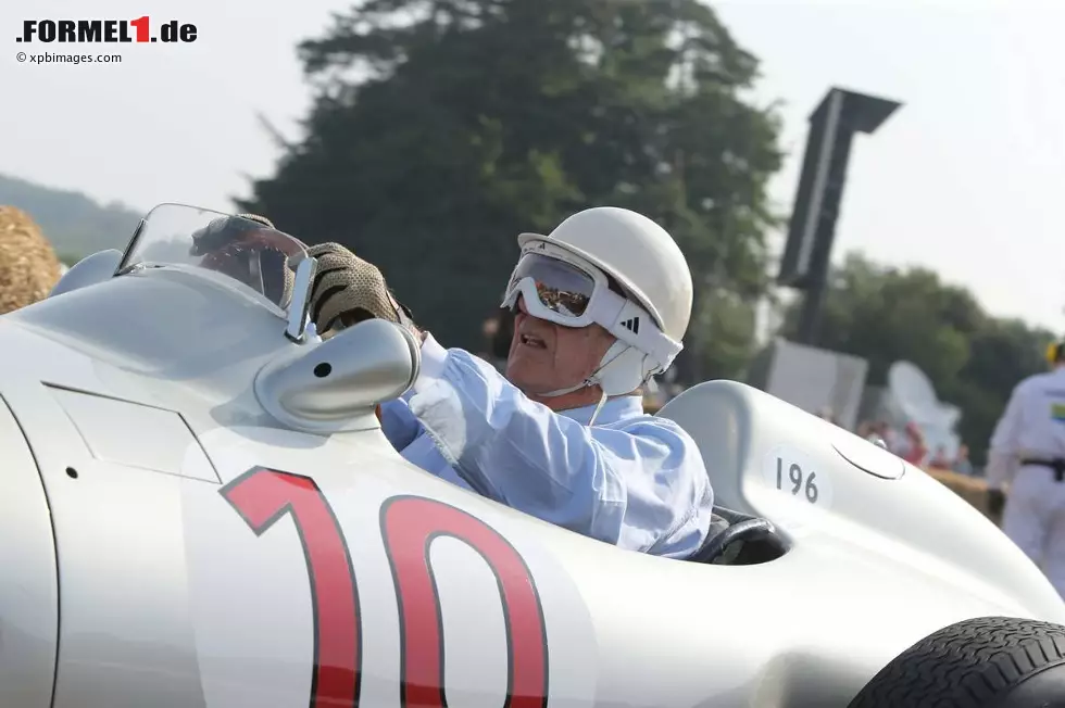 Foto zur News: Stirling Moss im Mercedes W196