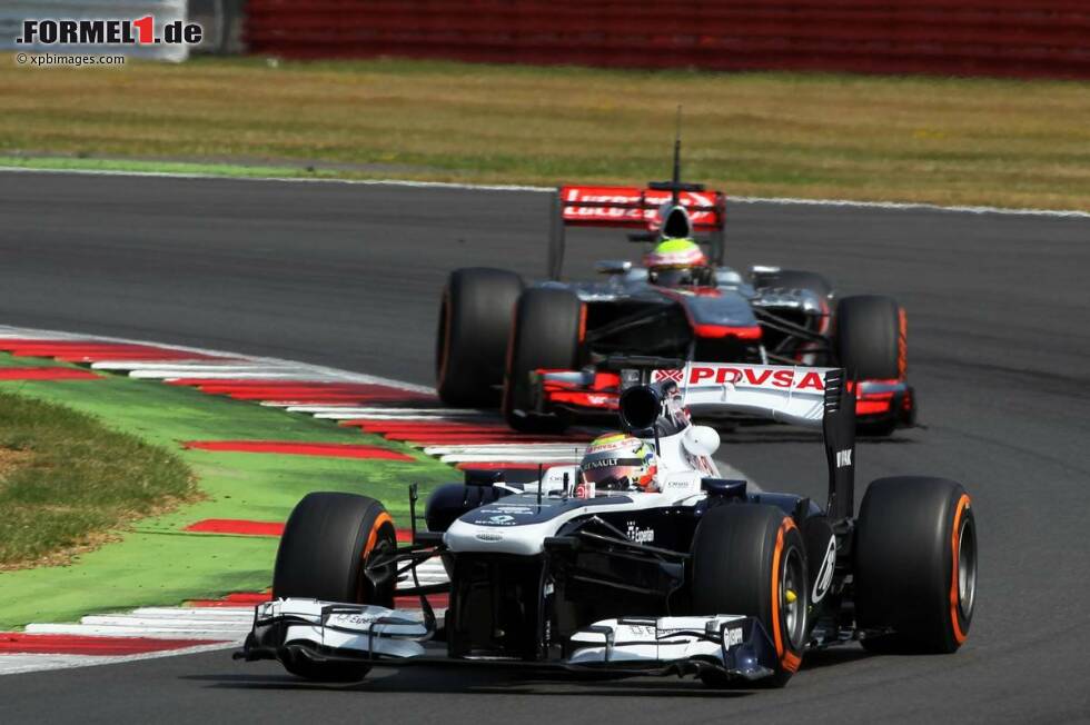 Foto zur News: Pastor Maldonado (Williams) und Oliver Turvey (McLaren)