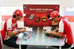 Foto zur News: Pedro de la Rosa und Fernando Alonso (Ferrari)