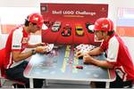 Foto zur News: Pedro de la Rosa und Fernando Alonso (Ferrari)