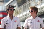 Foto zur News: Sergio Perez (McLaren) und Oliver Turvey (McLaren)