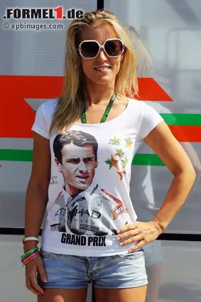 In Ungarn trug Jenny ein spezielles T-Shirt zum 100. Grand Prix Sutils. Foto zur News: In Ungarn trug Jenny ein spezielles T-Shirt zum 100. Grand Prix Sutils.