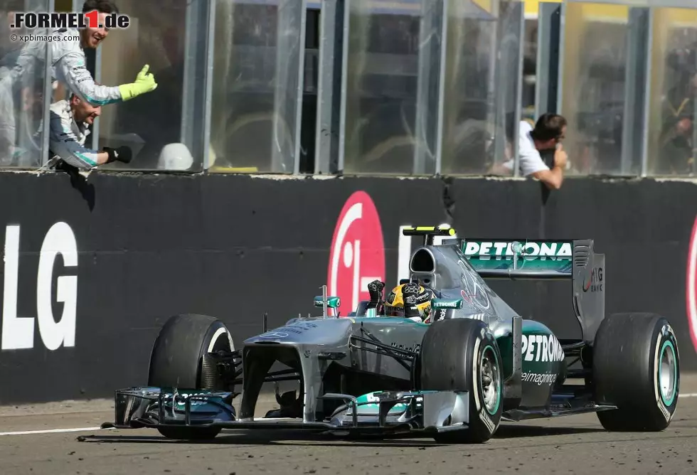 Foto zur News: 2013 gewann Lewis Hamilton mit dem Mercedes-Team dank einer Dreistoppstrategie auf den weichen und mittleren Reifen.