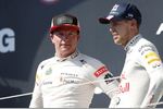 Foto zur News: Kimi Räikkönen (Lotus) und Sebastian Vettel (Red Bull)