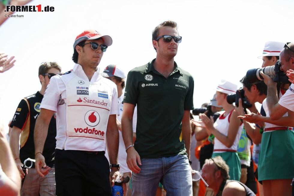 Foto zur News: Sergio Perez (McLaren) und Giedo van der Garde (Caterham)