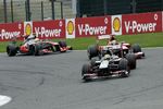 Foto zur News: Esteban Gutierrez (Sauber) vor Felipe Massa (Ferrari)
