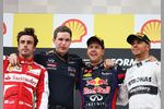 Foto zur News: Sebastian Vettel (Red Bull), Fernando Alonso (Ferrari) und Lewis Hamilton (Mercedes)