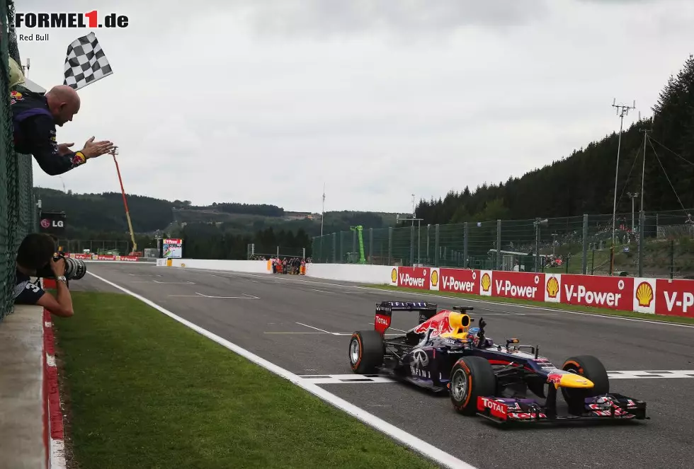 Foto zur News: Sebastian Vettel (Red Bull)