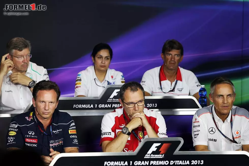 Foto zur News: Ross Brawn, Monisha Kaltenborn, Christian Horner, Stefano Domenicali und Martin Whitmarsh in der Teamchef-PK