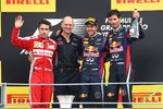 Foto zur News: Fernando Alonso (Ferrari), Adrian Newey, Sebastian Vettel (Red Bull) und Mark Webber (Red Bull)