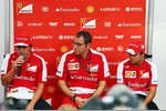 Foto zur News: Fernando Alonso (Ferrari), Stefano Domenicali und Felipe Massa (Ferrari)
