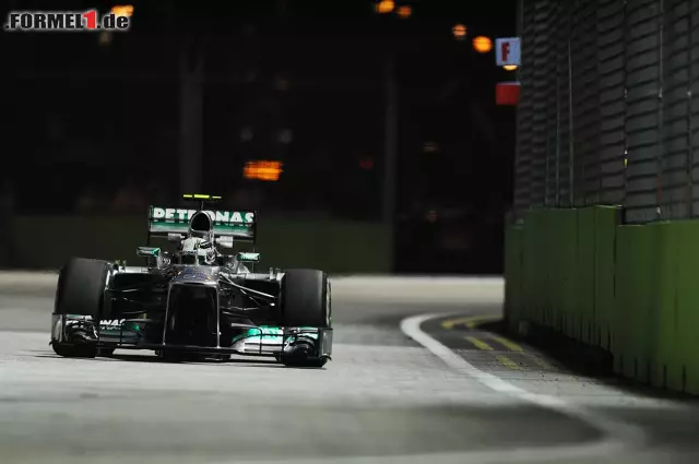 Mercedes war am Freitag zweite Kraft in Singapur, was Lewis Hamilton mit Platz vier untermauerte Foto zur News: Mercedes war am Freitag zweite Kraft in Singapur, was Lewis Hamilton mit Platz vier untermauerte