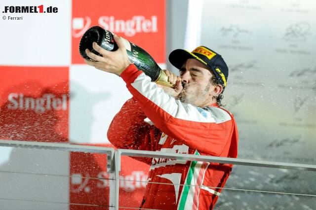 Foto zur News: Zum Wohle! Fernando Alonso hält derzeit den zweiten Platz in der Fahrerwertung.