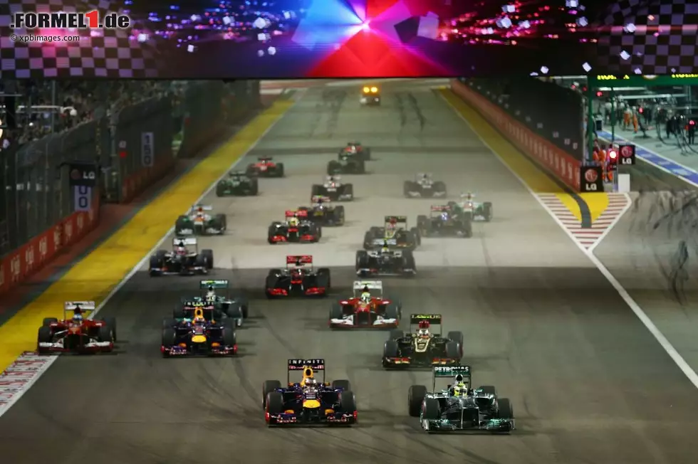 Foto zur News: Nico Rosberg (Mercedes) und Sebastian Vettel (Red Bull)