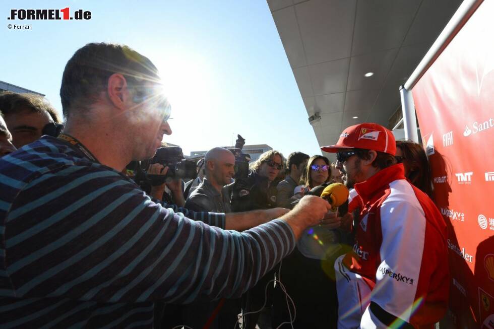 Foto zur News: Kai Ebel und Fernando Alonso (Ferrari)