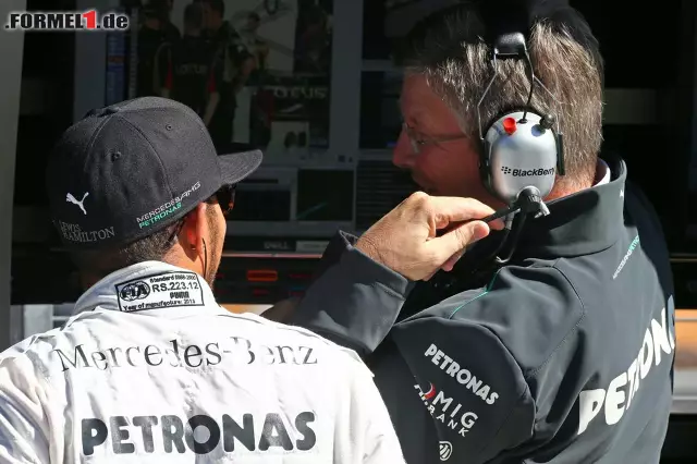 Teamchef Ross Brawn zeigte sich mit dem Abschneiden im Zeitenfahren zufrieden, schließlich starten beide Fahrer aus den ersten beiden Reihen Foto zur News: Teamchef Ross Brawn zeigte sich mit dem Abschneiden im Zeitenfahren zufrieden, schließlich starten beide Fahrer aus den ersten beiden Reihen