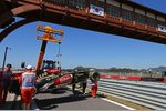 Foto zur News: Kimi Räikkönens Lotus nach dem Unfall am Ende des ersten Trainings