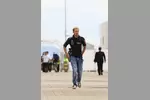 Foto zur News: Sebastian Vettel (Red Bull) kommt im Paddock an