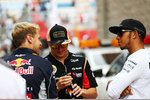 Foto zur News: Sebastian Vettel (Red Bull), Lewis Hamilton (Mercedes) und Kimi Räikkönen (Lotus)