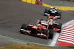 Foto zur News: Felipe Massa (Ferrari) vor Sergio Perez (McLaren)