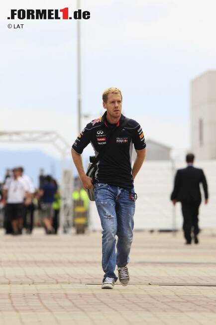 Foto zur News: Sebastian Vettel (Red Bull) kommt im Paddock an