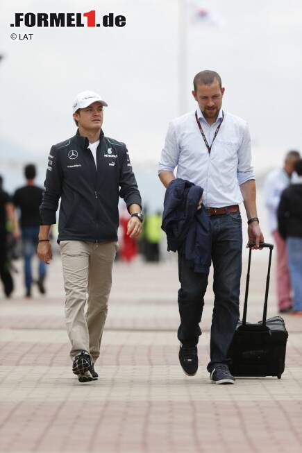 Foto zur News: Nico Rosberg (Mercedes) mit seinem Medienbetreuer Georg Nolte