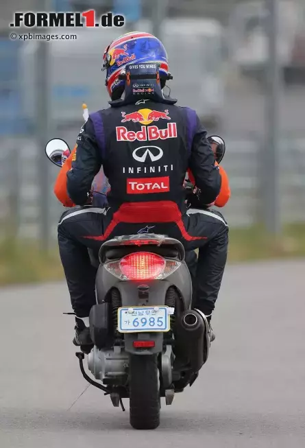 Foto zur News: Mark Webber musste auf dem Weg zurück an die Box mit ein paar PS weniger Vorlieb nehmen