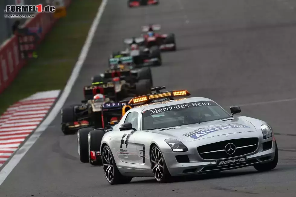 Foto zur News: ...wieder das Safety-Car auf die Strecke schicken