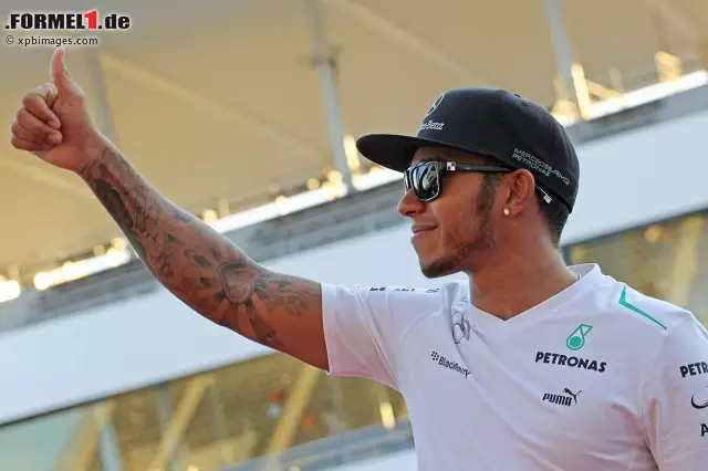 Lewis Hamilton lobt die Rennstrecke von Suzuka: "Die Strecke ist so schön zu fahren. Sie ist schnell und flüssig, und unser Auto fühlt sich hier wirklich gut an" Foto zur News: Lewis Hamilton lobt die Rennstrecke von Suzuka: "Die Strecke ist so schön zu fahren. Sie ist schnell und flüssig, und unser Auto fühlt sich hier wirklich gut an"